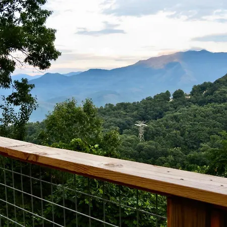 Million Dollar Views! 4 Bedroom, Sleeps 9, Close To National Park And 5 Mi To Gatlinburg! Exterior photo